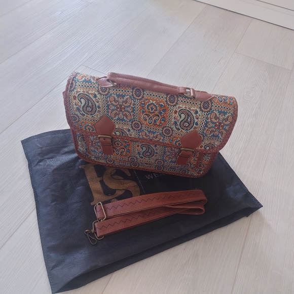 ✨HP✨Cross-body Bag - Picture 4 of 4